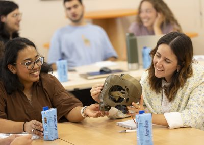 Cerca de 20 jóvenes exploran el mundo de la Inteligencia Artificial y de la robótica en un hackathon de la Fundación Princesa de Girona y Naturgy en El Tiemblo, Ávila
