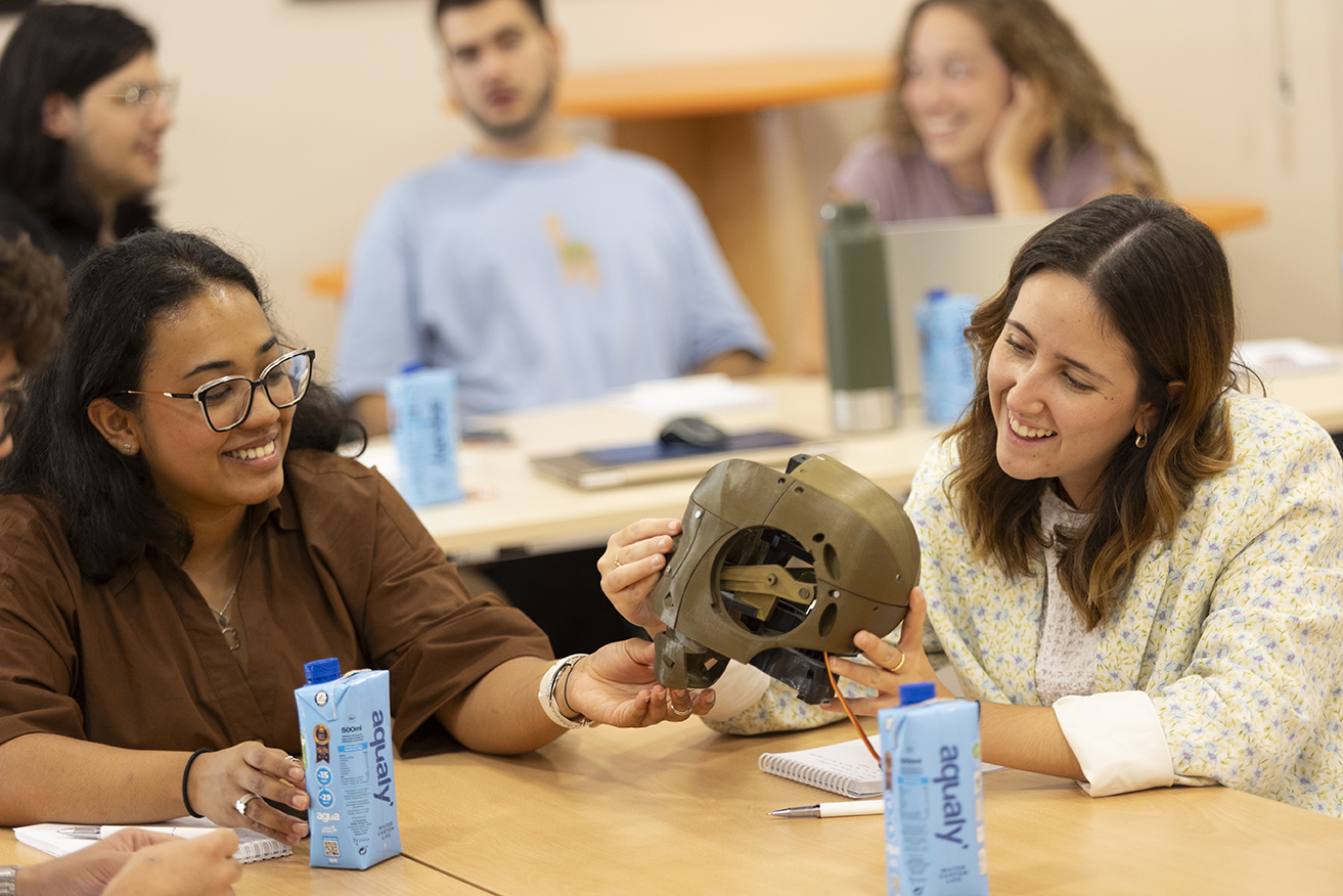 Cerca de 20 jóvenes exploran el mundo de la Inteligencia Artificial y de la robótica en un hackathon de la Fundación Princesa de Girona y Naturgy en El Tiemblo, Ávila